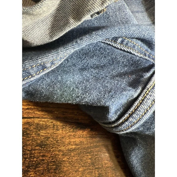 Old Navy Distressed Shorts Plus Size 22 Medium Wash Frayed Holes Cuffed Hem Blue - Picture 10 of 10